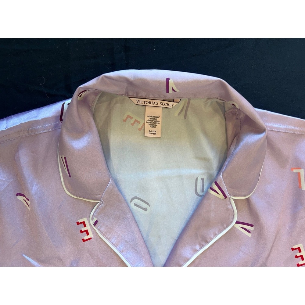 Victoria's Secret LOVE Lavender Purple Long Sleeve Satin Pajama Set Women's Sz S - Picture 2 of 12